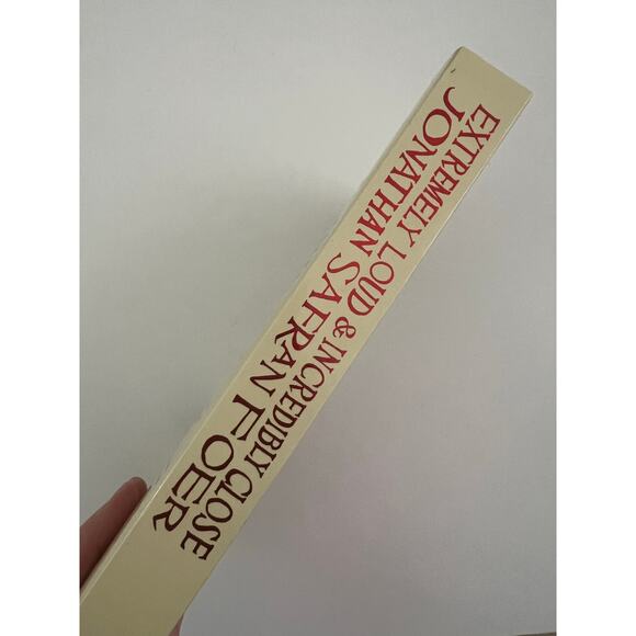 Extremely Loud and Incredibly Close Softcover Book By Jonathan Safran Foer - Picture 3 of 4